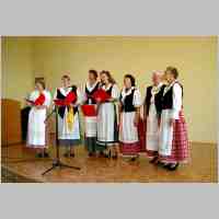 905-1092 Sonderfahrt nach Tapiau im Juni 2003. Ein Frauenchor aus Koenigsberg erfreute die Teilnehmer mit wunderschoenen Liedern und Volkstaenzen..jpg